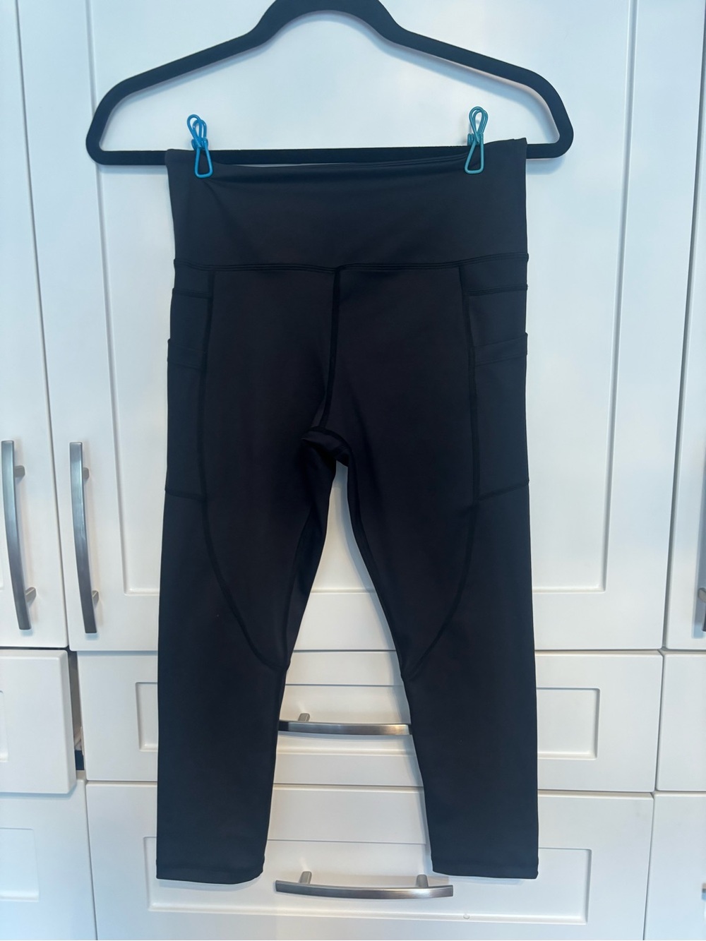 ZYIA Black High-Waist capri Leggings with Side Pockets